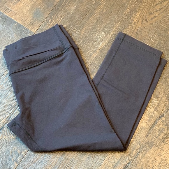 🛍2/$25 Lululemon Cross Front Capri - Picture 1 of 7